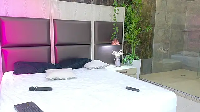 Snapshot of mia_venon chatting on June 21, 11:49 am mia venon online show from June 21, 11:49 am