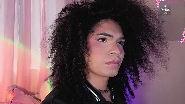 Snapshot of V-nus chatting on March 1, 6:19 pm V-nus online show from March 1, 6:19 pm