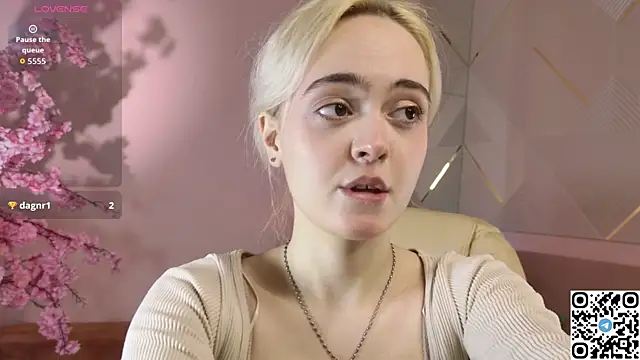 Bambi Bloom online show from April 2, 5:14 am