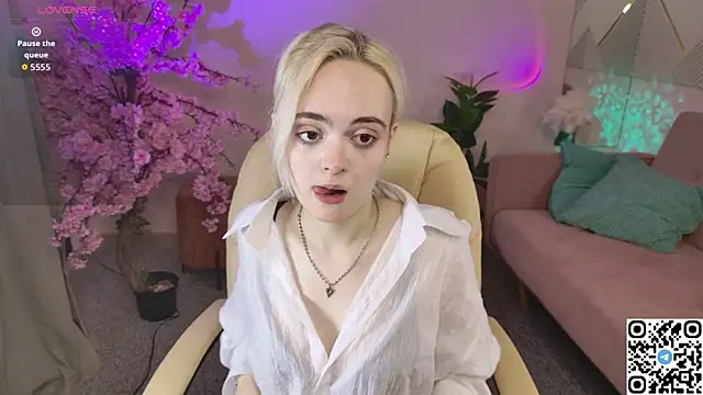 Bambi Bloom online show from April 3, 5:14 am