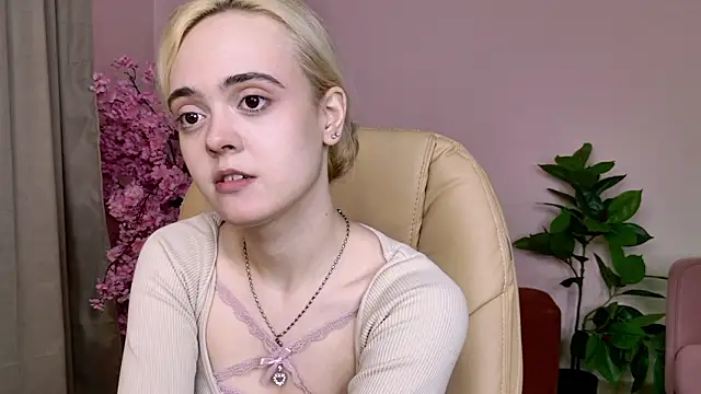 Bambi Bloom online show from March 26, 5:50 am