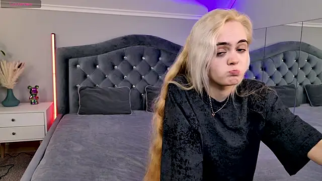 Snapshot of Bambi_Bloom chatting on March 2, 7:15 am Bambi Bloom online show from March 2, 7:15 am