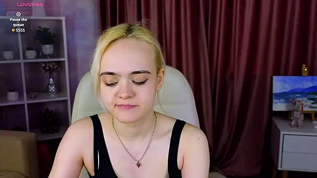 Bambi Bloom online show from March 21, 5:19 am