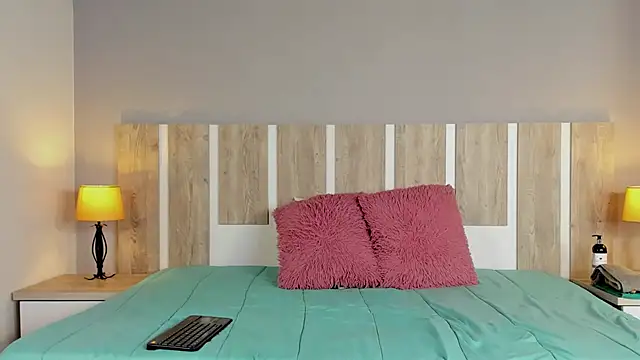 EmilySearss online show from April 10, 6:48 pm