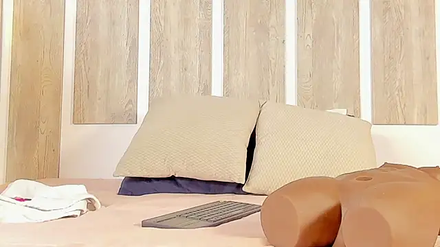 EmilySearss online show from April 14, 7:19 pm