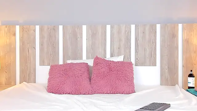 EmilySearss online show from March 25, 7:57 pm