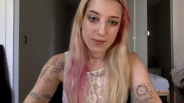 Snapshot of EmmyWet chatting on July 11, 3:34 pm EmmyWet online show from July 11, 3:34 pm