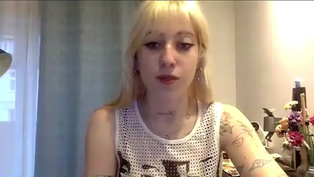 Snapshot of EmmyWet chatting on June 11, 4:15 pm EmmyWet online show from June 11, 4:15 pm