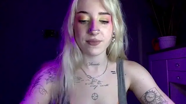 Snapshot of EmmyWet chatting on June 22, 6:38 pm EmmyWet online show from June 22, 6:38 pm