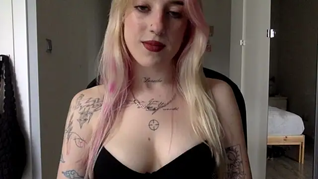 Snapshot of EmmyWet chatting on July 12, 3:13 pm EmmyWet online show from July 12, 3:13 pm