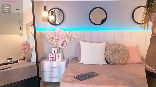 Grace Williams  online show from April 14, 8:36 pm