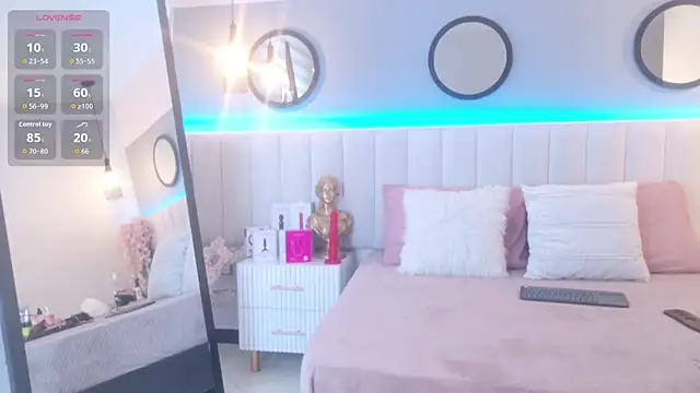 Snapshot of Grace_Williams_ chatting on July 7, 8:23 pm Grace Williams online show from July 7, 8:23 pm