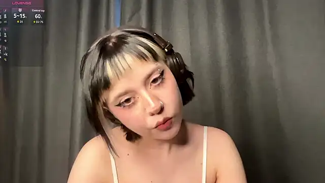 AueshaSimon online show from March 8, 9:12 am