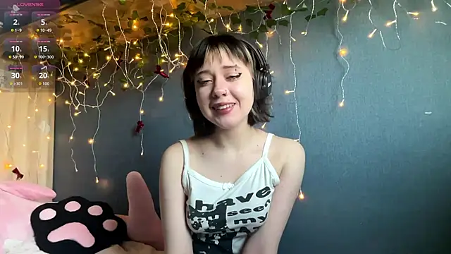 AueshaSimon online show from April 4, 4:19 am