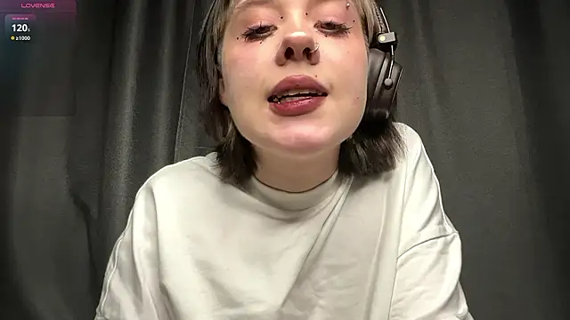 AueshaSimon online show from March 13, 11:04 am