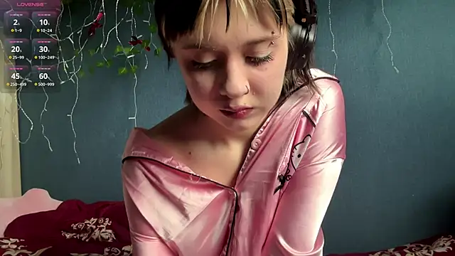 AueshaSimon online show from April 13, 5:11 am