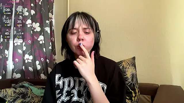 Snapshot of AueshaSimon chatting on June 11, 7:16 am AueshaSimon online show from June 11, 7:16 am