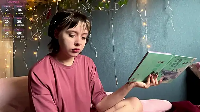 AueshaSimon online show from April 11, 5:04 am