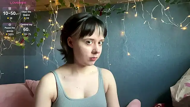 AueshaSimon online show from April 15, 5:13 am