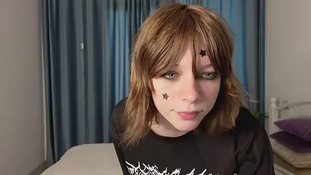 Snapshot of MollySally chatting on June 23, 4:21 am MollySally online show from June 23, 4:21 am