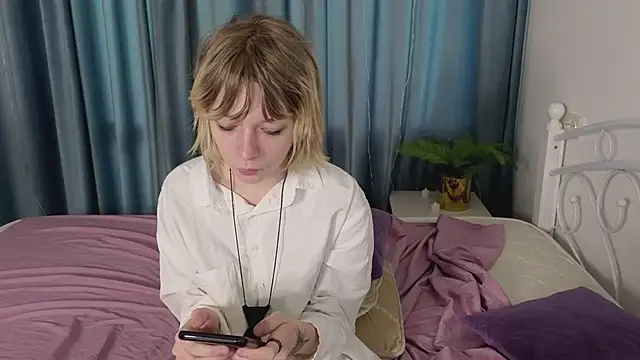 MollySally online show from May 15, 4:10 am
