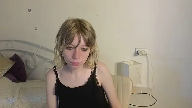 Snapshot of MollySally chatting on June 11, 4:09 am MollySally online show from June 11, 4:09 am