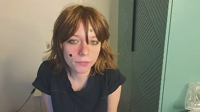 Snapshot of MollySally chatting on June 24, 4:22 am MollySally online show from June 24, 4:22 am