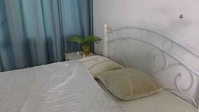 MollySally online show from May 25, 4:12 am