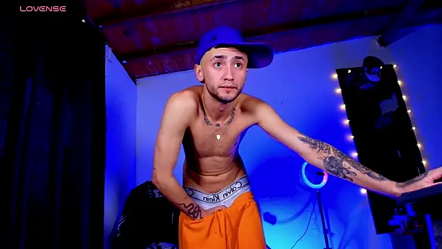 Snapshot of Jey_dirty_777 chatting on February 28, 11:43 am Jey dirty 777 online show from February 28, 11:43 am