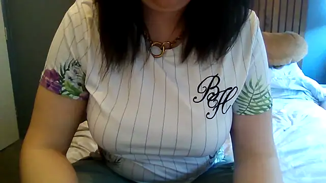 StaceyXOXO online show from March 14, 10:32 am