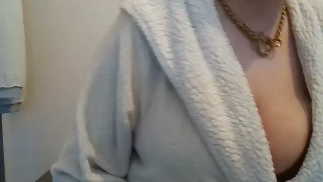 StaceyXOXO online show from April 19, 10:27 am