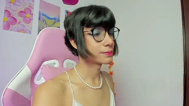 Madeline 21 online show from March 4, 5:26 am