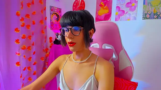 Madeline 21 online show from April 10, 12:12 pm