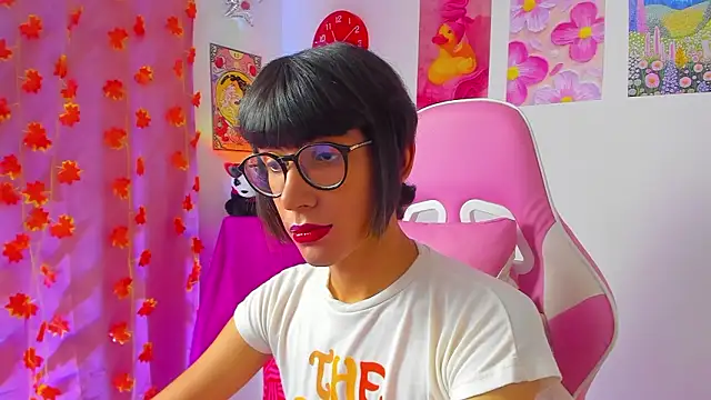 Madeline 21 online show from March 22, 5:10 am