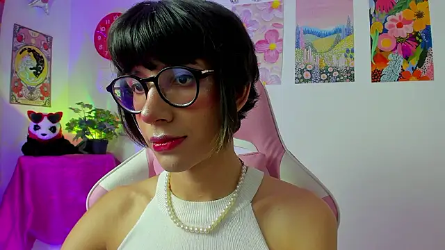 Madeline 21 online show from March 3, 5:25 am