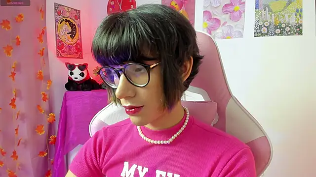 Madeline 21 online show from March 6, 5:02 am