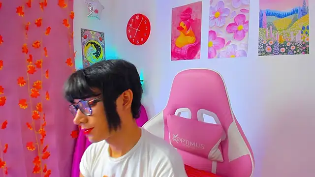 Madeline 21 online show from April 5, 1:07 pm