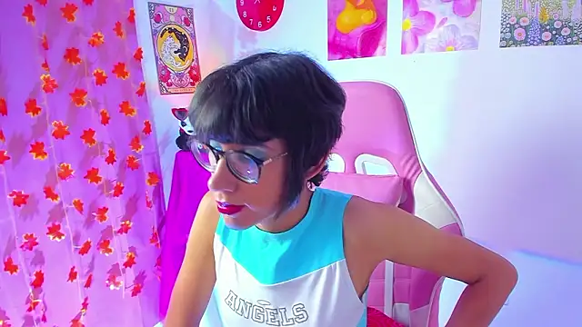 Madeline 21 online show from March 21, 5:08 am