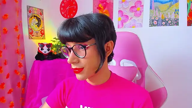 Madeline 21 online show from April 4, 12:12 pm