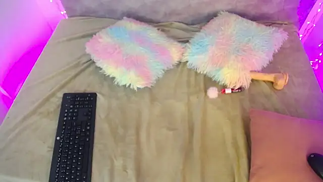 nara kitty online show from April 11, 11:30 pm