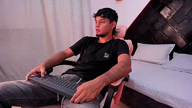 Dereck G online show from May 13, 4:52 am