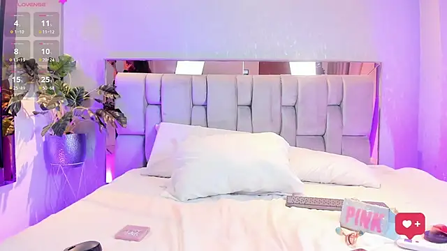 PaulinaLopez  online show from April 1, 9:56 pm