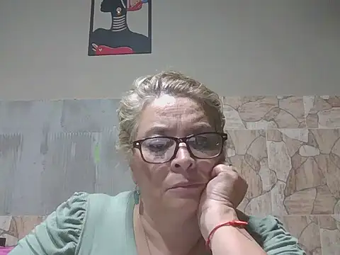 momismilf544 online show from March 28, 2:45 am