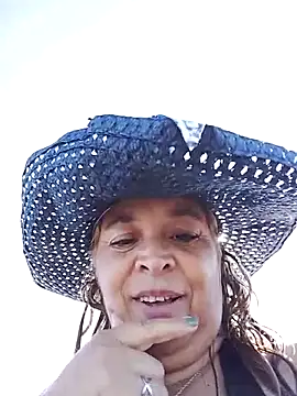 momismilf544 online show from April 2, 6:25 pm