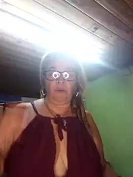 momismilf544 online show from May 5, 10:13 pm