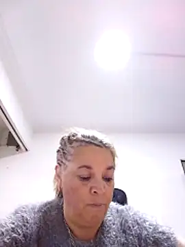 momismilf544 online show from May 2, 8:14 pm