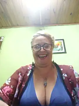 momismilf544 online show from April 26, 5:21 pm