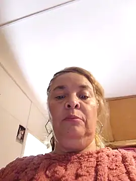 momismilf544 online show from May 1, 2:11 pm