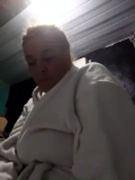 momismilf544 online show from May 5, 10:07 am