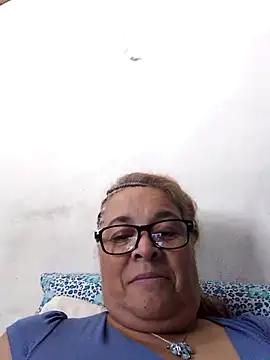 momismilf544 online show from April 23, 6:20 pm